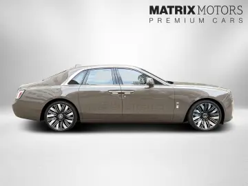 ROLLS ROYCE Ghost Series ll Theatre Picnic BeSpoke Massage