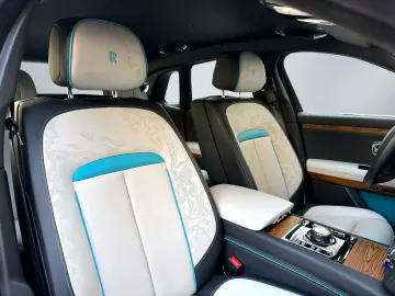 ROLLS ROYCE Ghost Series ll Theatre Picnic BeSpoke Massage