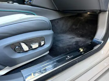ROLLS ROYCE Ghost Series ll Theatre Picnic BeSpoke Massage