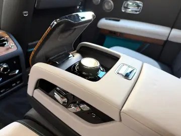 ROLLS ROYCE Ghost Series ll Theatre Picnic BeSpoke Massage