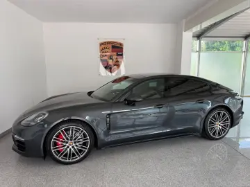 PORSCHE Panamera GTS