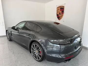 PORSCHE Panamera GTS