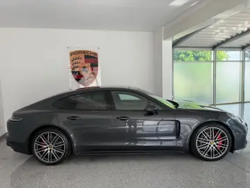 PORSCHE Panamera GTS