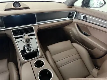 PORSCHE Panamera GTS