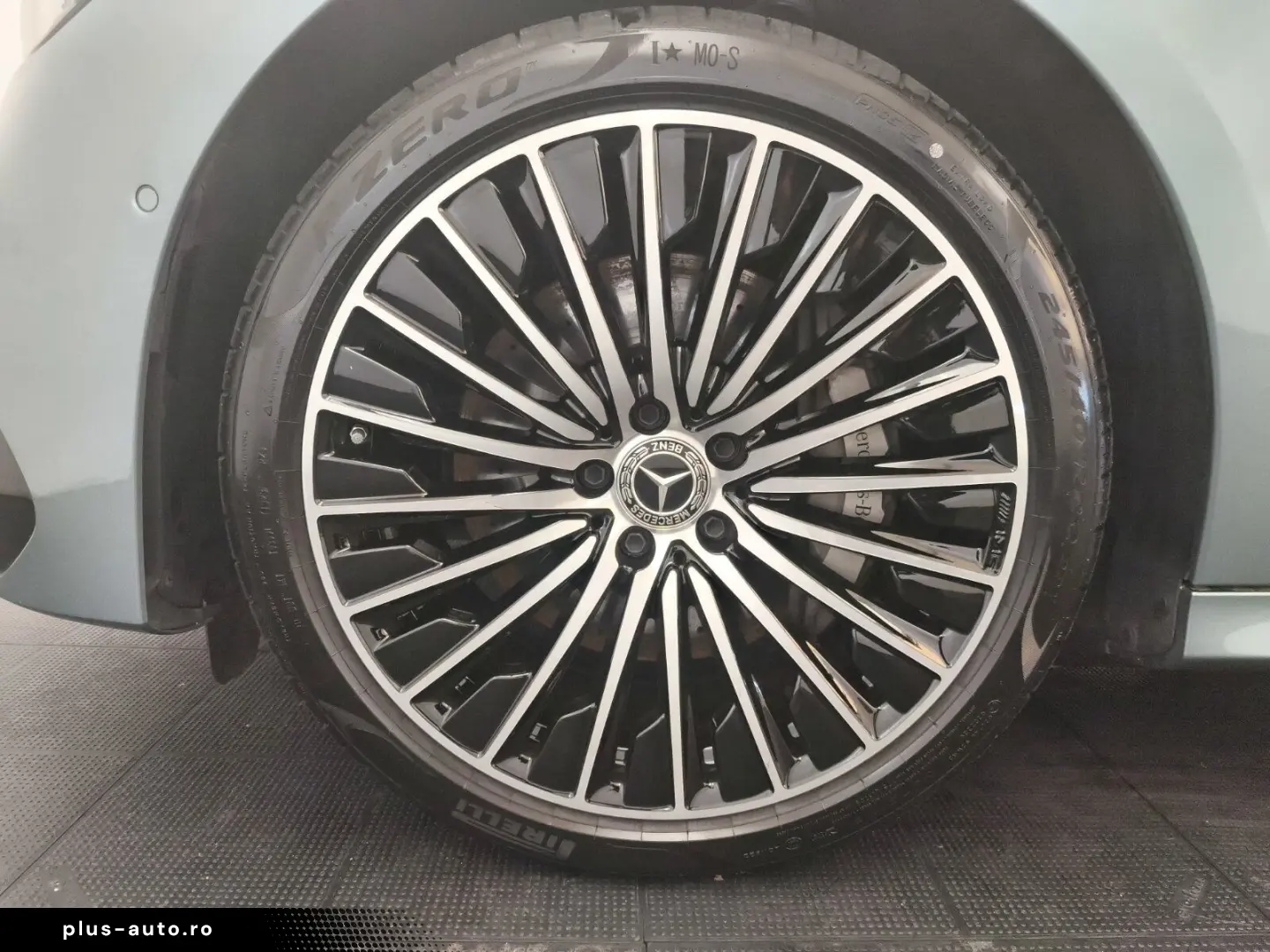 MERCEDES-BENZ E 220d 4M AMG Premium Airmatic 20  HinterachsL