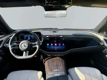 MERCEDES-BENZ E 200 AMG PremiumPlus  Pano  Superscreen