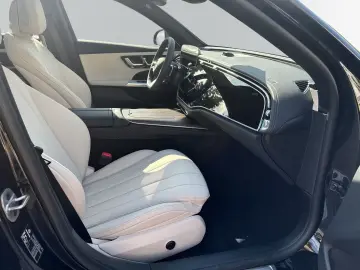 MERCEDES-BENZ E 200 AMG PremiumPlus  Pano  Superscreen