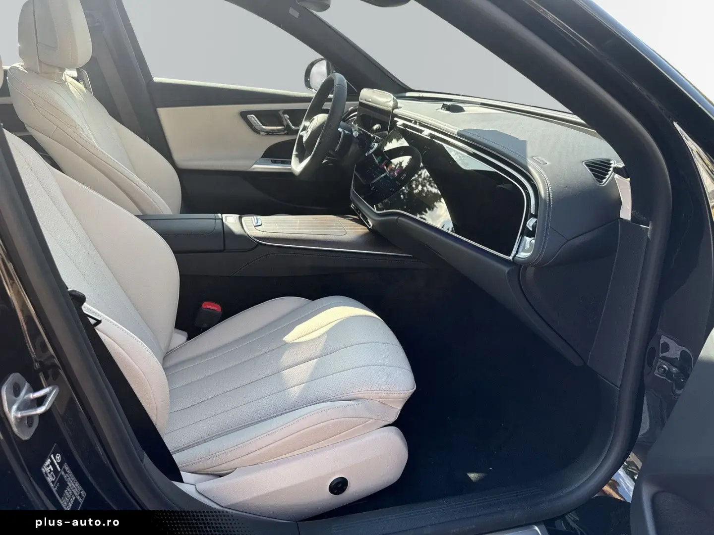 MERCEDES-BENZ E 200 AMG PremiumPlus  Pano  Superscreen