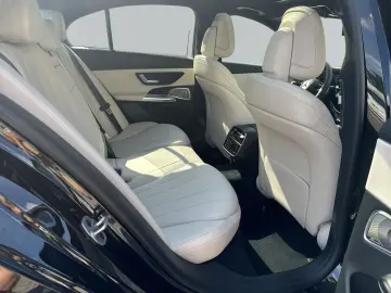 MERCEDES-BENZ E 200 AMG PremiumPlus  Pano  Superscreen