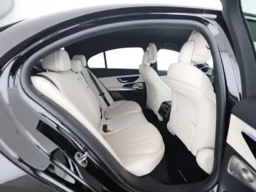 MERCEDES-BENZ E 220 d AMG Prem. Superscreen Burmeste…