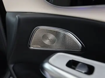 MERCEDES-BENZ E 220 d AMG Prem. Superscreen Burmeste…