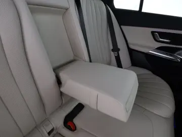 MERCEDES-BENZ E 220 d AMG Prem. Superscreen Burmeste…