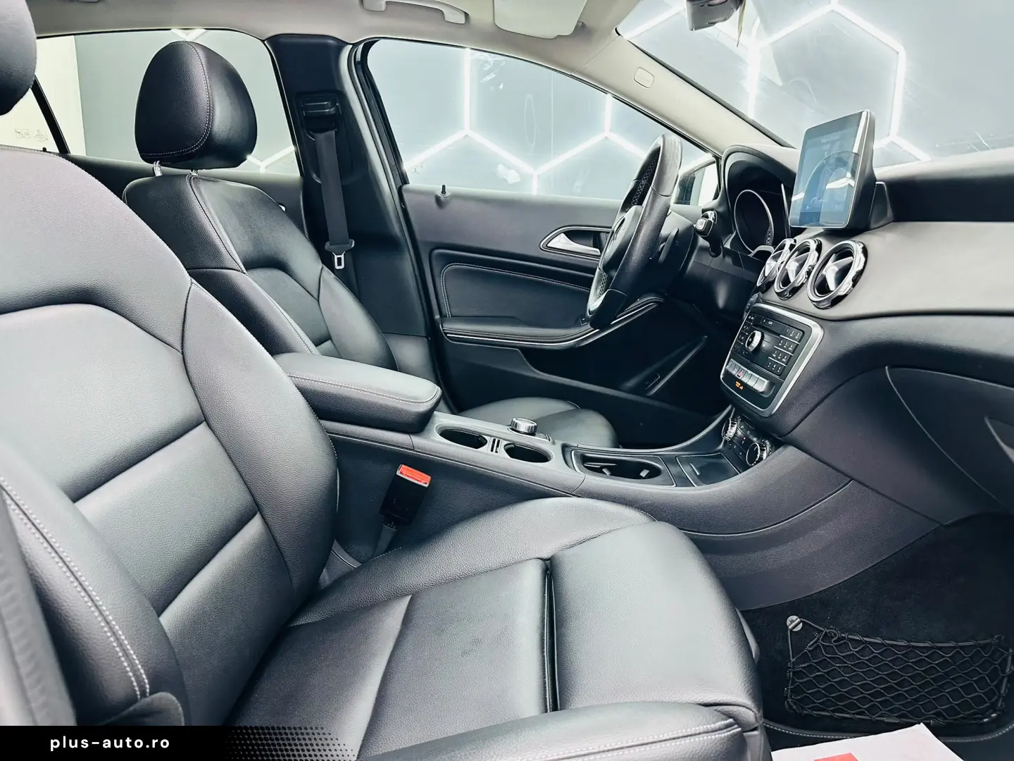 MERCEDESBENZ GLA 180 2017 1.6i E6 Garantie 12 Luni Rate Avan