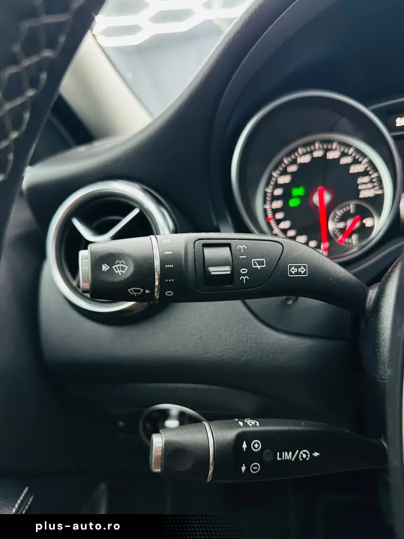 MERCEDESBENZ GLA 180 2017 1.6i E6 Garantie 12 Luni Rate Avan