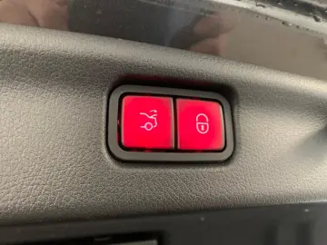 ✨ Mercedes-Benz C 300 e AMG Line DISTRONIC PLUS