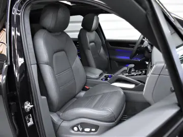 ✨ Porsche Cayenne Turbo   V8 549 CP Sport Chrono