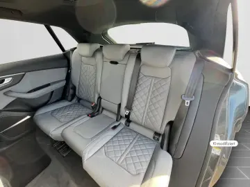 Audi Q8 SUV S line  TFSI e quattro