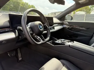 BMW 550 e xDrive MSportPro DrivAssisProf Bowers Wilk