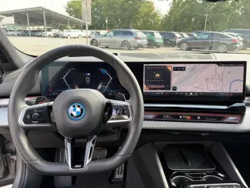BMW 550 e xDrive MSportPro DrivAssisProf Bowers Wilk