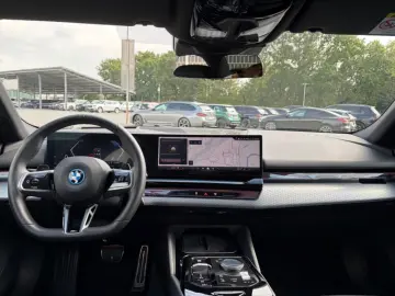 BMW 550 e xDrive MSportPro DrivAssisProf Bowers Wilk