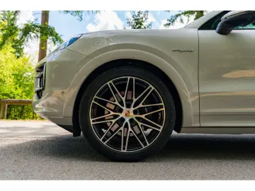 PORSCHE Cayenne E-Hybrid Coupé
