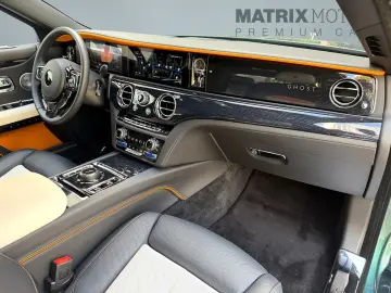 ROLLS ROYCE Ghost Series ll Theatre Picnic BeSpoke Massage