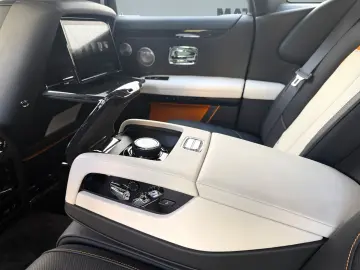 ROLLS ROYCE Ghost Series ll Theatre Picnic BeSpoke Massage