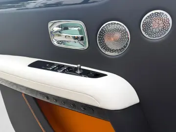 ROLLS ROYCE Ghost Series ll Theatre Picnic BeSpoke Massage