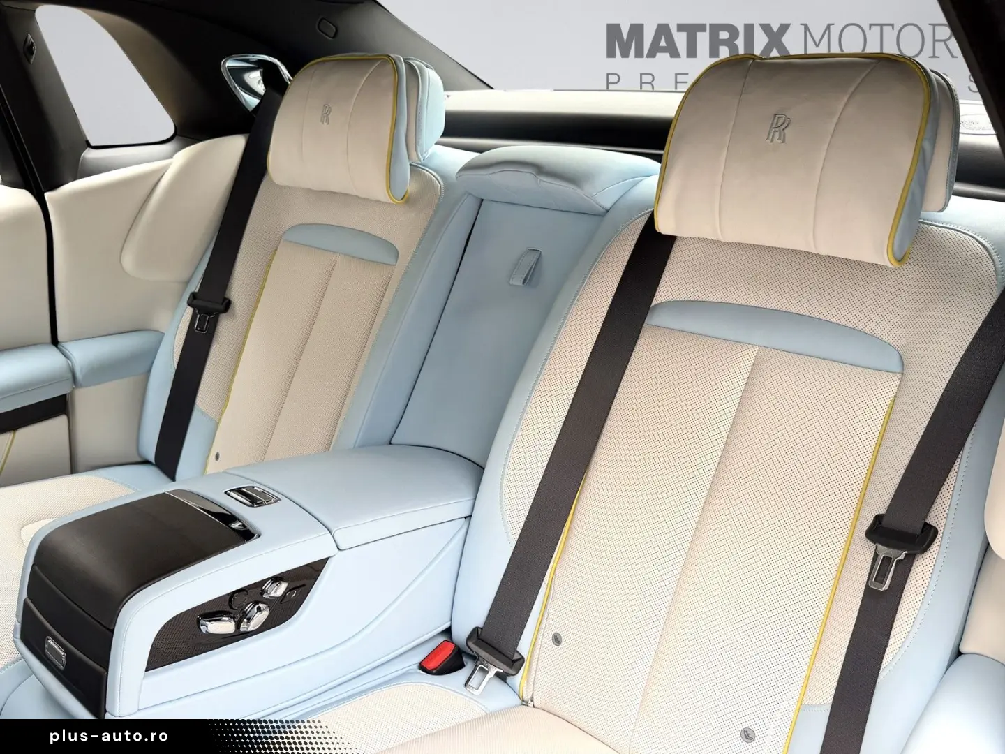 ROLLS ROYCE Ghost Series ll Theatre Picnic BeSpoke Massage