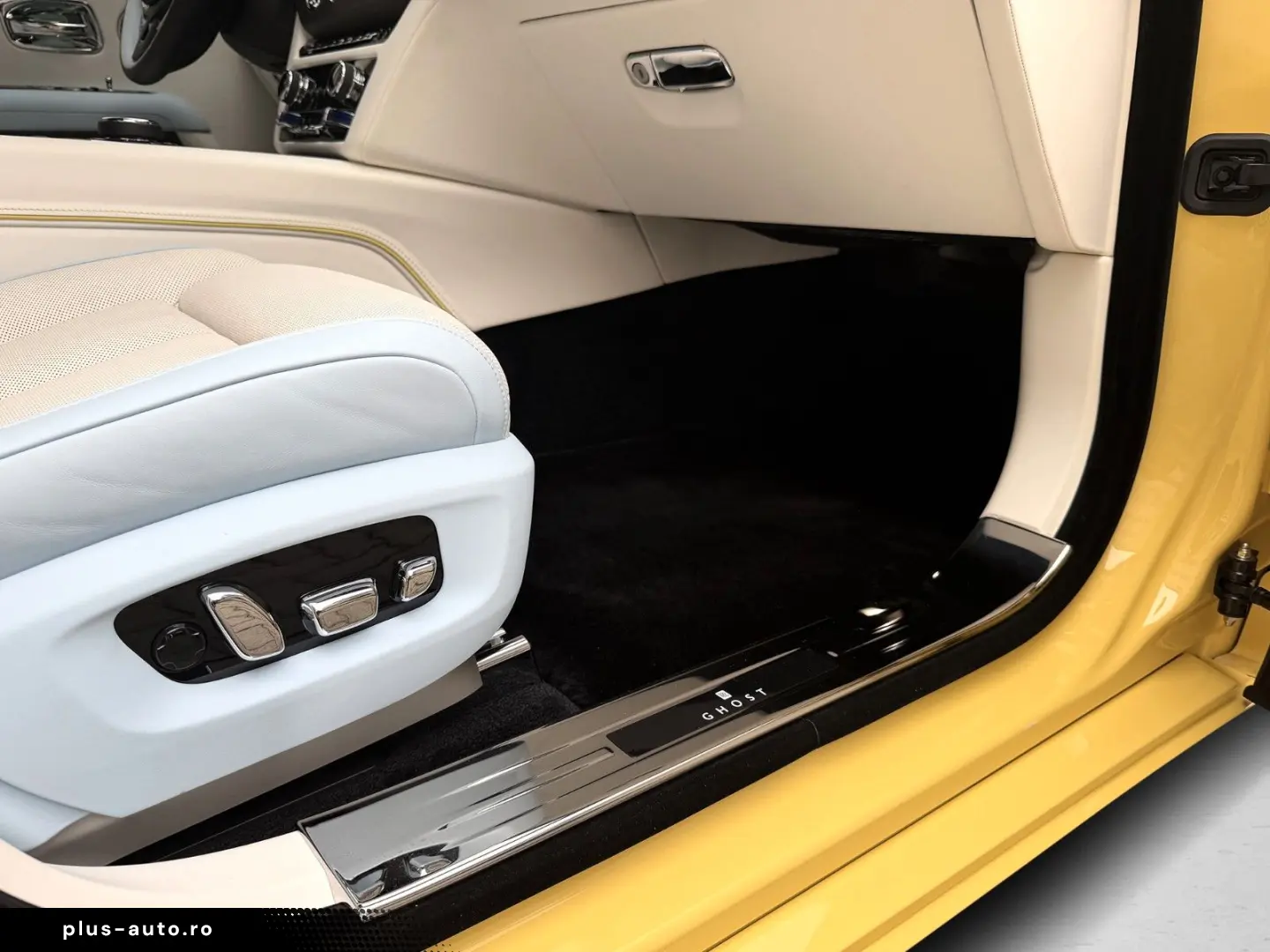 ROLLS ROYCE Ghost Series ll Theatre Picnic BeSpoke Massage