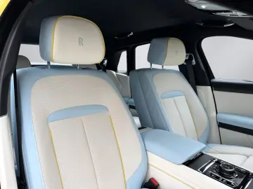 ROLLS ROYCE Ghost Series ll Theatre Picnic BeSpoke Massage
