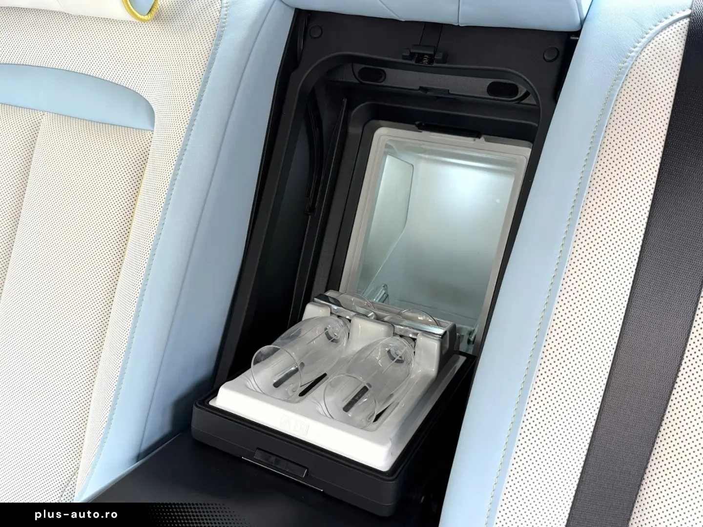 ROLLS ROYCE Ghost Series ll Theatre Picnic BeSpoke Massage
