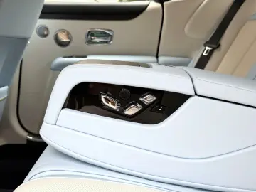 ROLLS ROYCE Ghost Series ll Theatre Picnic BeSpoke Massage