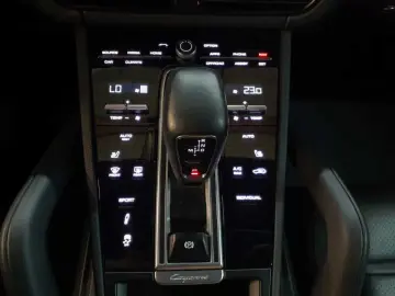 Porsche Cayenne Platinum Edition   Sport Chrono