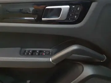 Porsche Cayenne Platinum Edition   Sport Chrono