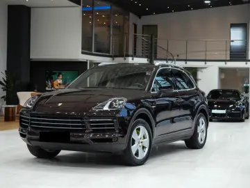 Porsche Cayenne E-Hybrid   Sport Chrono