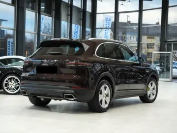 Porsche Cayenne E-Hybrid   Sport Chrono