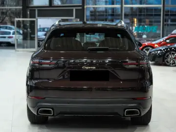Porsche Cayenne E-Hybrid   Sport Chrono