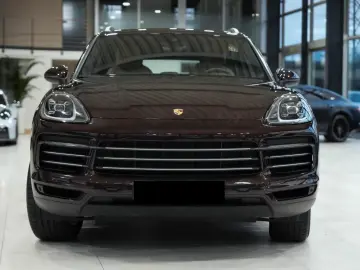 Porsche Cayenne E-Hybrid   Sport Chrono