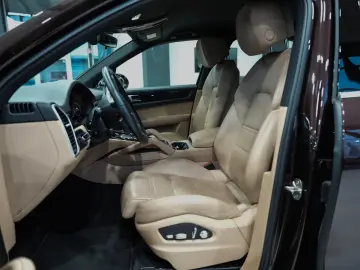 Porsche Cayenne E-Hybrid   Sport Chrono