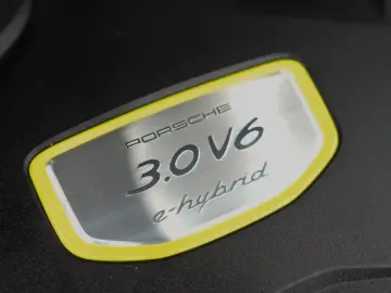 Porsche Cayenne E-Hybrid   Sport Chrono