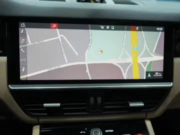 Porsche Cayenne E-Hybrid   Sport Chrono