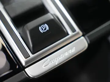 Porsche Cayenne E-Hybrid   Sport Chrono