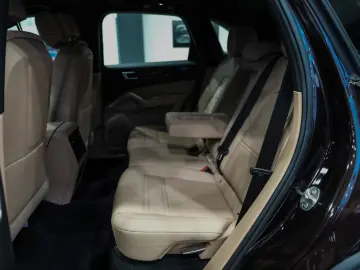 Porsche Cayenne E-Hybrid   Sport Chrono