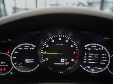 Porsche Cayenne E-Hybrid   Sport Chrono