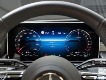 MERCEDES-BENZ CLE 300 e AMG Sport Edition NIGHT AHK PANO HUD