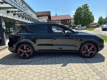 Porsche Cayenne Platinum Edition Massage Pano