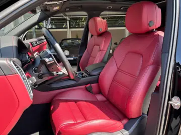 Porsche Cayenne Platinum Edition Massage Pano