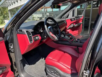 Porsche Cayenne Platinum Edition Massage Pano