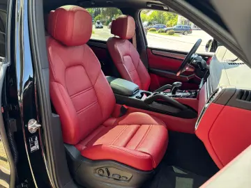 Porsche Cayenne Platinum Edition Massage Pano